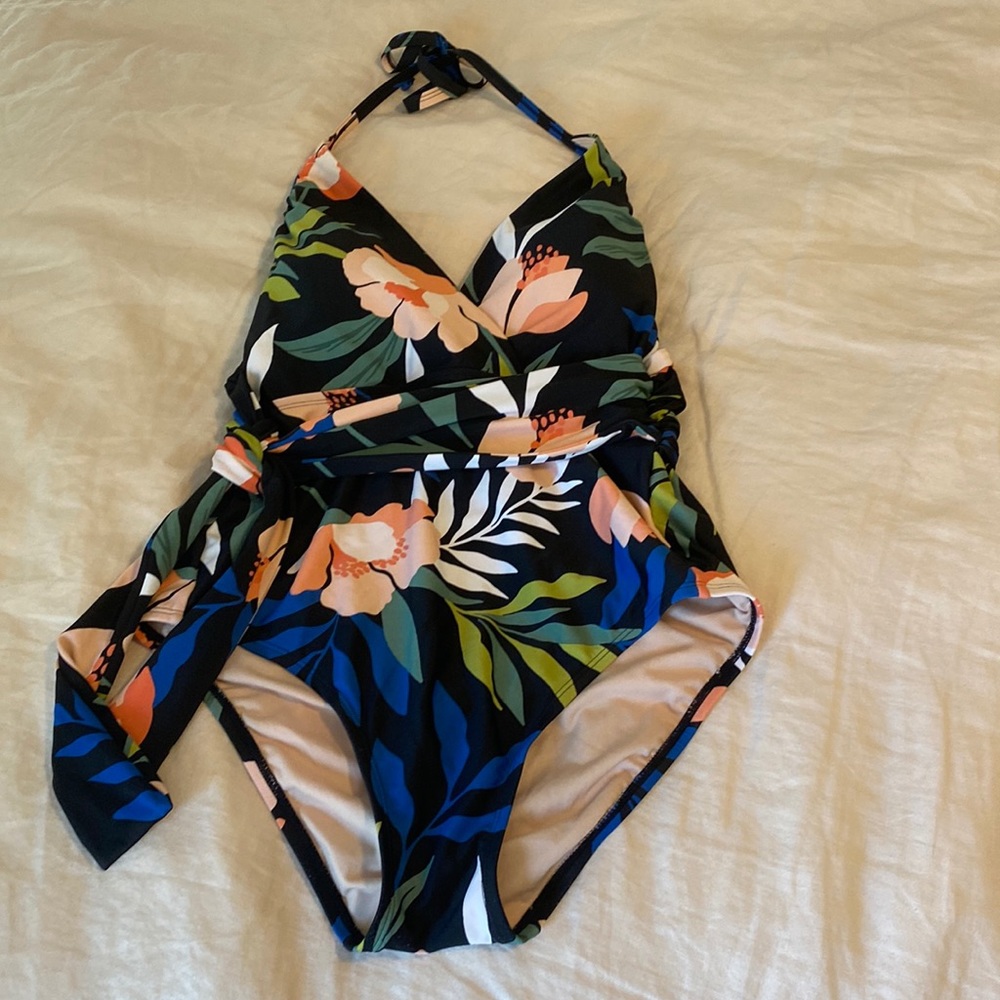 🍓Kona Sol | floral halter swimsuit nwot